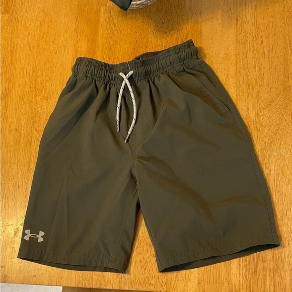 Under Armour Youth Athletic Shorts Elastic Waistband with Drawstring - Picture 1 of 3